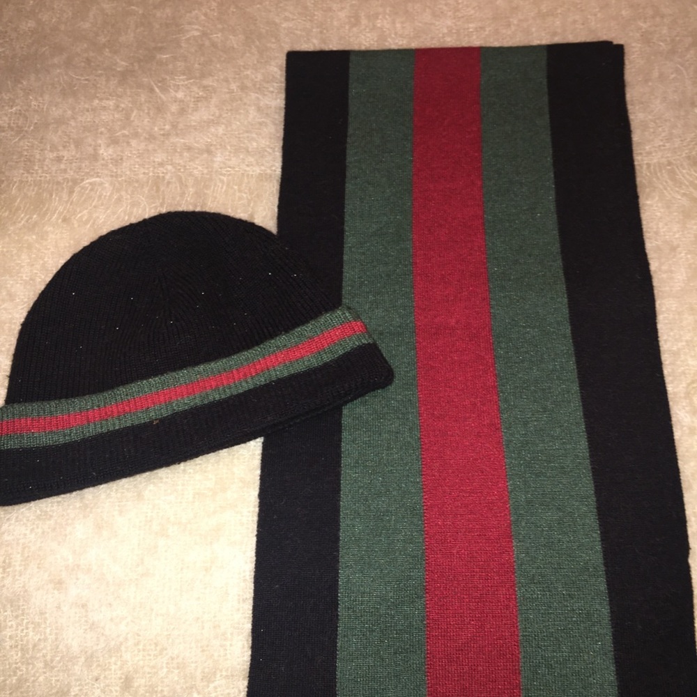 Mens VINTAGE Gucci cap and scarf set